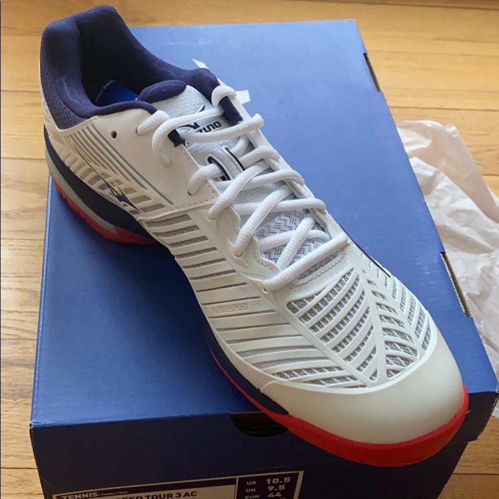 mizuno mens tennis shoe